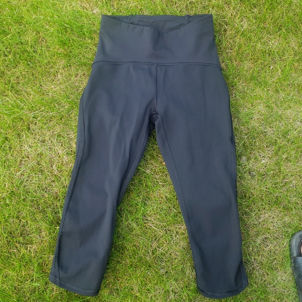 Lululemon train times crops size 4 NWOT - Picture 3 of 13